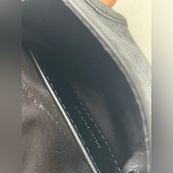 Michael Kors Slim Crossbody bag with a removable coin purse. NWOT - Picture 8 of 11